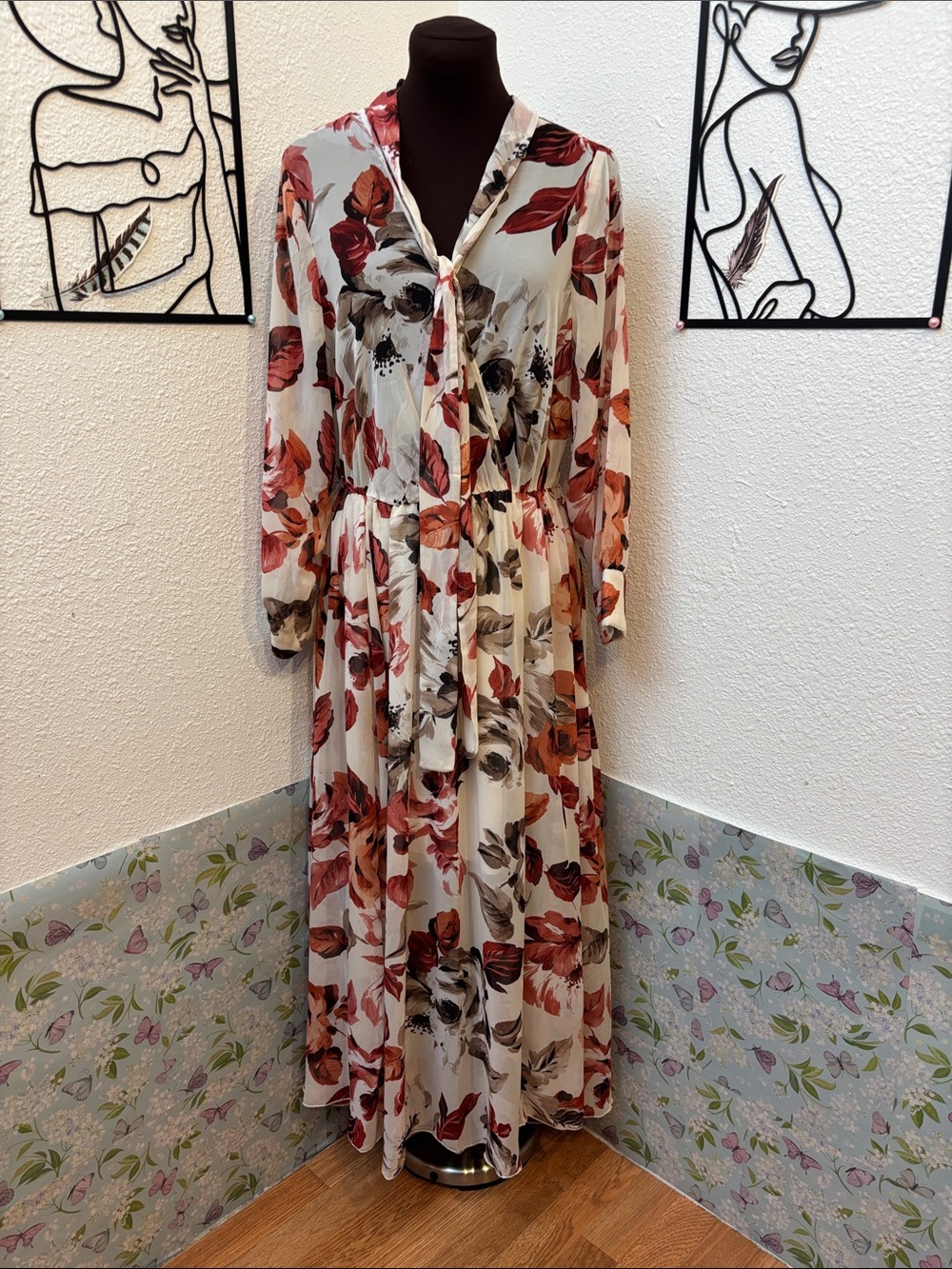 Kate & Lily cream and burgundy brown floral front tie neck maxi dress. Size 12P.